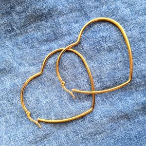 MEDIUM HEART-SHAPED EARRINGS IN STAINLESS STEEL